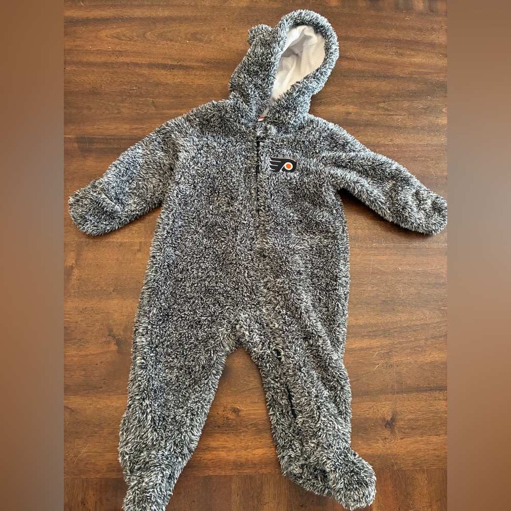 NHL Philadelphia Flyers Baby Sleeper 3-6 Months Fuzzy Full Zip Outfit Gray